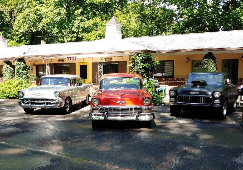 Rolling Brook Hotel 2*